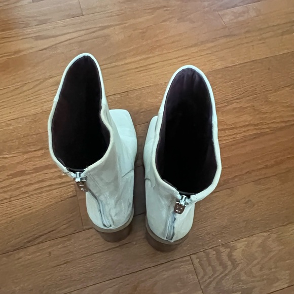 mid calf heeled bootie in white - Picture 4 of 5